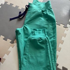 Figs Xs Surgical Green Zamora™ - Petite Jogger Scrub Pants